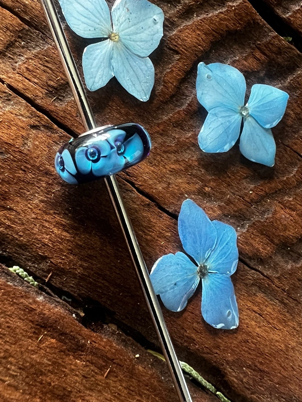 HTF New Authentic Trollbeads Glass Bead Blue Midnight Flower Bead Periwinkle